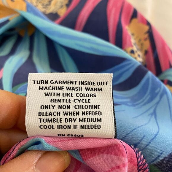 Can Winkle & co L Tropical print tank top in a silky polyester - Picture 8 of 8